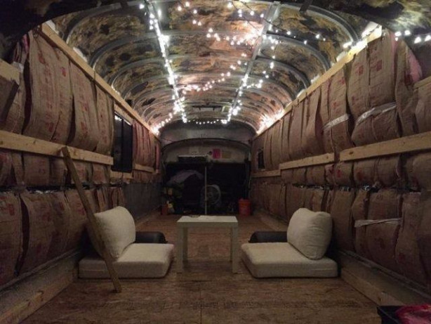 Foto - Ev kirası fazla gelince otobüsü eve dönüştürdü