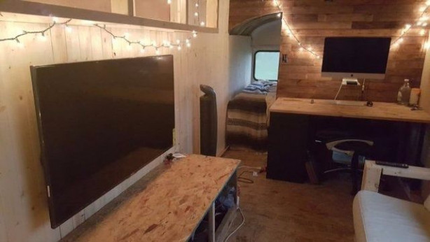 Foto - Ev kirası fazla gelince otobüsü eve dönüştürdü