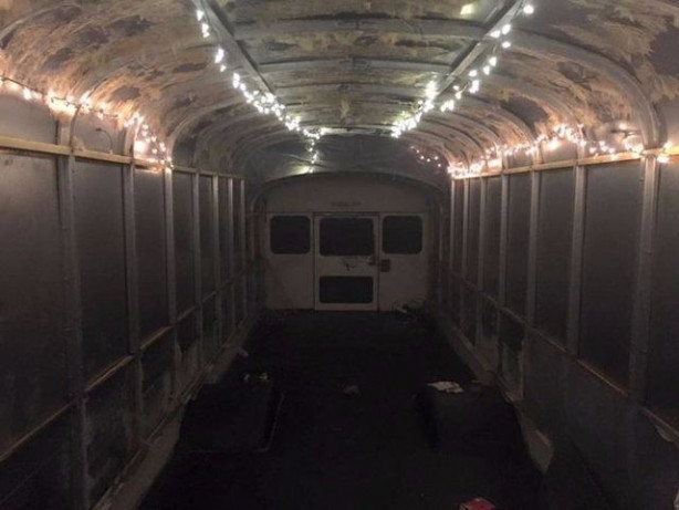 Foto - Ev kirası fazla gelince otobüsü eve dönüştürdü