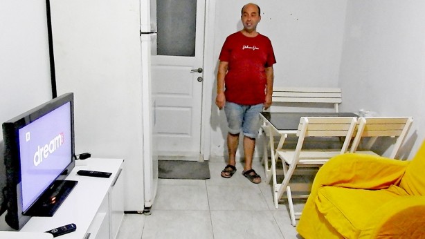 Foto - Dünyanın en çaresiz ev sahibi! Yeni aldığı evde kiracıyı çıkaramayınca...