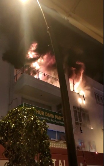 Foto - Ev sahibinin çıkarmak istediği kiracı kadın, evi ateşe verdi!