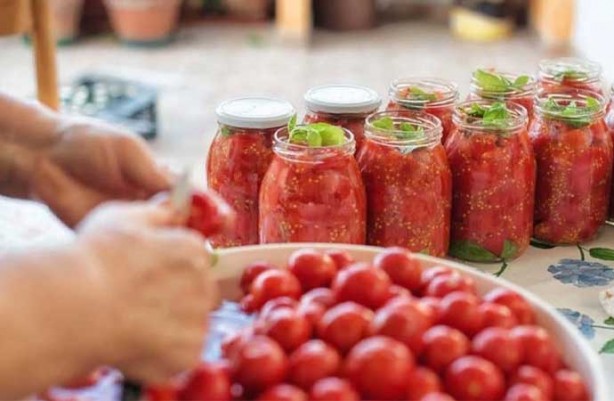 Ev tipi konservelerde zehirlenme vakaları artıyor! Uzmanı üstüne basa basa uyardı! 2 dakika boyunca bunu yapın, yoksa…