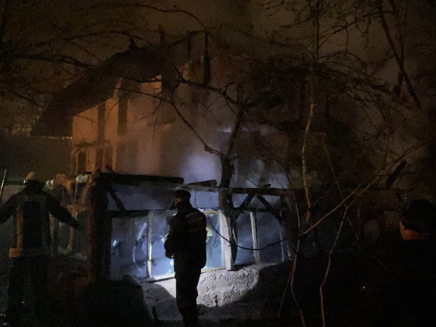 Foto - Ev ve kümesin kül olduğu yangında küçükbaş hayvanlar telef oldu