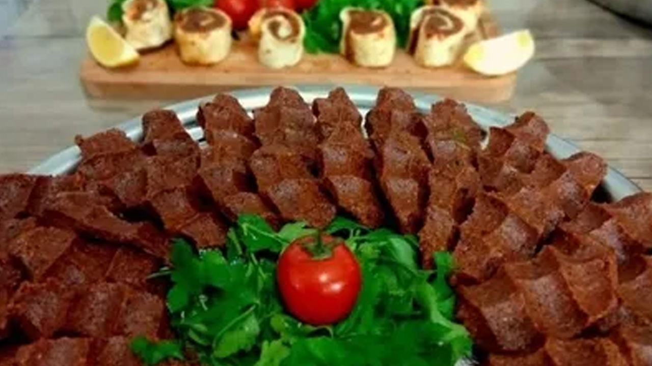 Ev yapımı çiğ köfte: Bugün ne pişirsem diyenlere kolay ve nefis tarif! İlgili malzemeler bakın ne