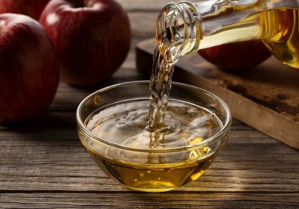 Ev Yapımı doğal ve pratik elma sirkesi birçok hastalıkla savaşıyor! Saraçoğlu elma sirkesi tarifi
