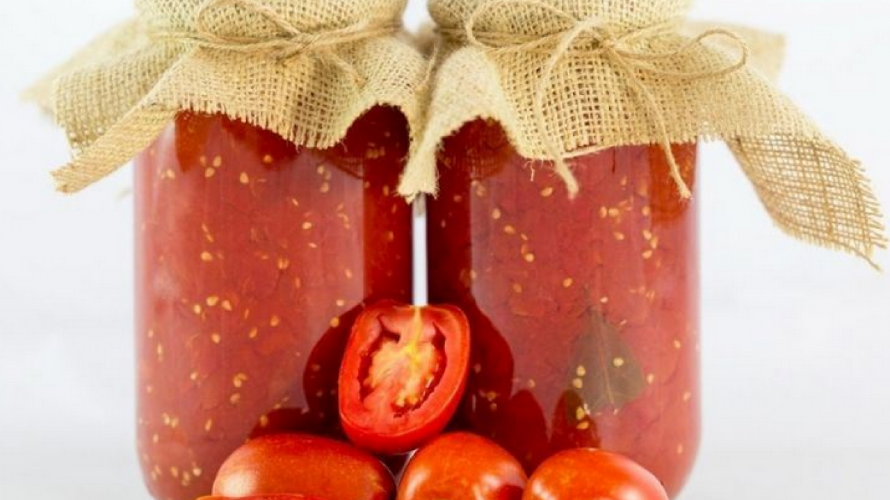 Ev yapımı domates konservesi tarifi: Kışlık konserve yapmanın püf noktası domatesin kabuğunu soymamak