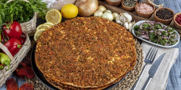 Foto - Ev yapımı lahmacun tarifi | Mayasız lahmacun tarifi