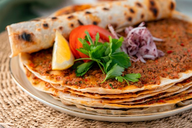 Foto - Evde üç tane yufkanız varsa sıcacık lahmacunlar yapabilirsiniz! Kokuyu alan kapıya dayanacak! İşte damak çatlatan lezzetin tarifi 