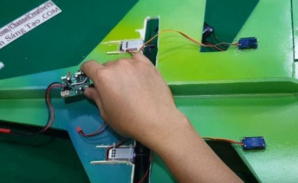 Foto - Evde uçak yaptı! Tek kelimeyle muhteşem!