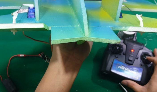 Foto - Evde uçak yaptı! Tek kelimeyle muhteşem!