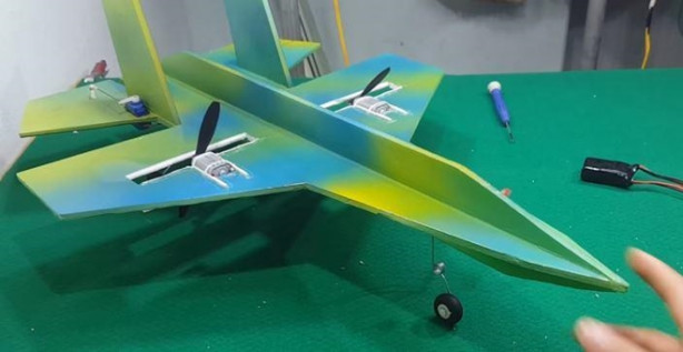 Foto - Evde uçak yaptı! Tek kelimeyle muhteşem!