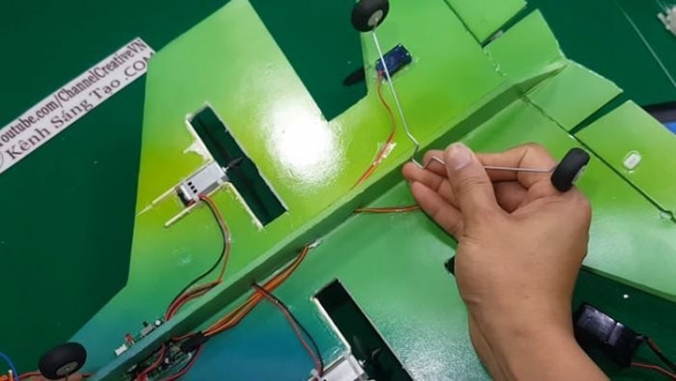 Foto - Evde uçak yaptı! Tek kelimeyle muhteşem!