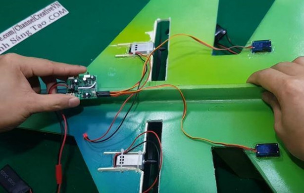 Foto - Evde uçak yaptı! Tek kelimeyle muhteşem!