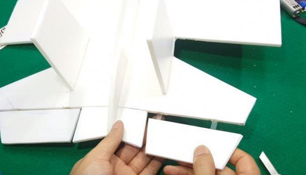 Foto - Evde uçak yaptı! Tek kelimeyle muhteşem!