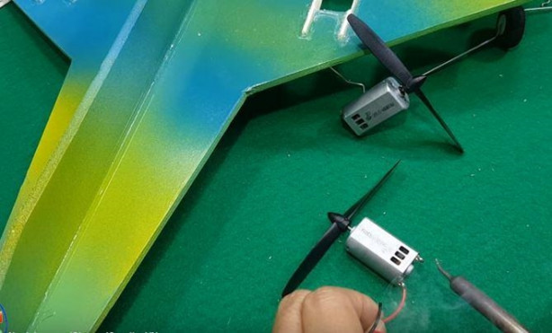 Foto - Evde uçak yaptı! Tek kelimeyle muhteşem!