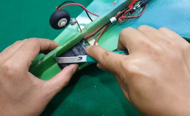 Foto - Evde uçak yaptı! Tek kelimeyle muhteşem!