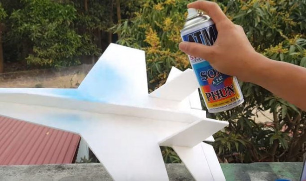 Foto - Evde uçak yaptı! Tek kelimeyle muhteşem!