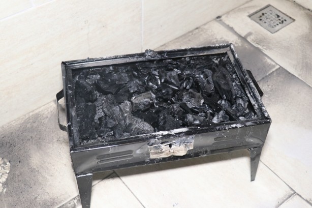 Foto - Evde yakılan mangal ateşi canından etti! Ekipleri şaşırtan görüntü