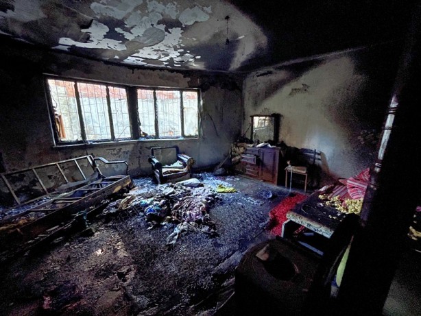 Foto - Evde yalnız bırakılan bebek yangından son anda kurtarıldı! Hayati tehlikesi var