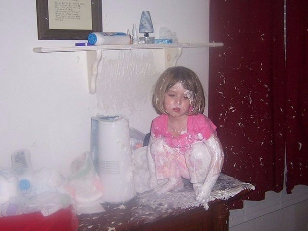 Foto - Evde yalnız kalan çocuklar öyle yaramazlıklar yaptı ki!