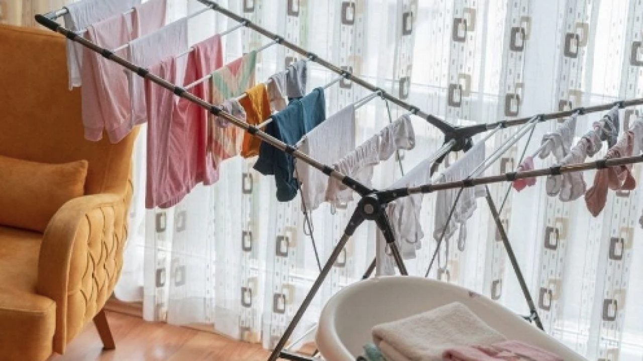 Foto - Evdeki nemi artırabiliyor: Kışın çamaşır kurutmak zorunda kalanlara pratik çözüm!