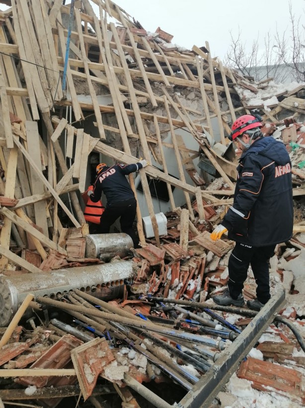 Foto - Evdeki tehlikeye dikkat! Bir anda patladı: 1 ölü, 2 yaralı