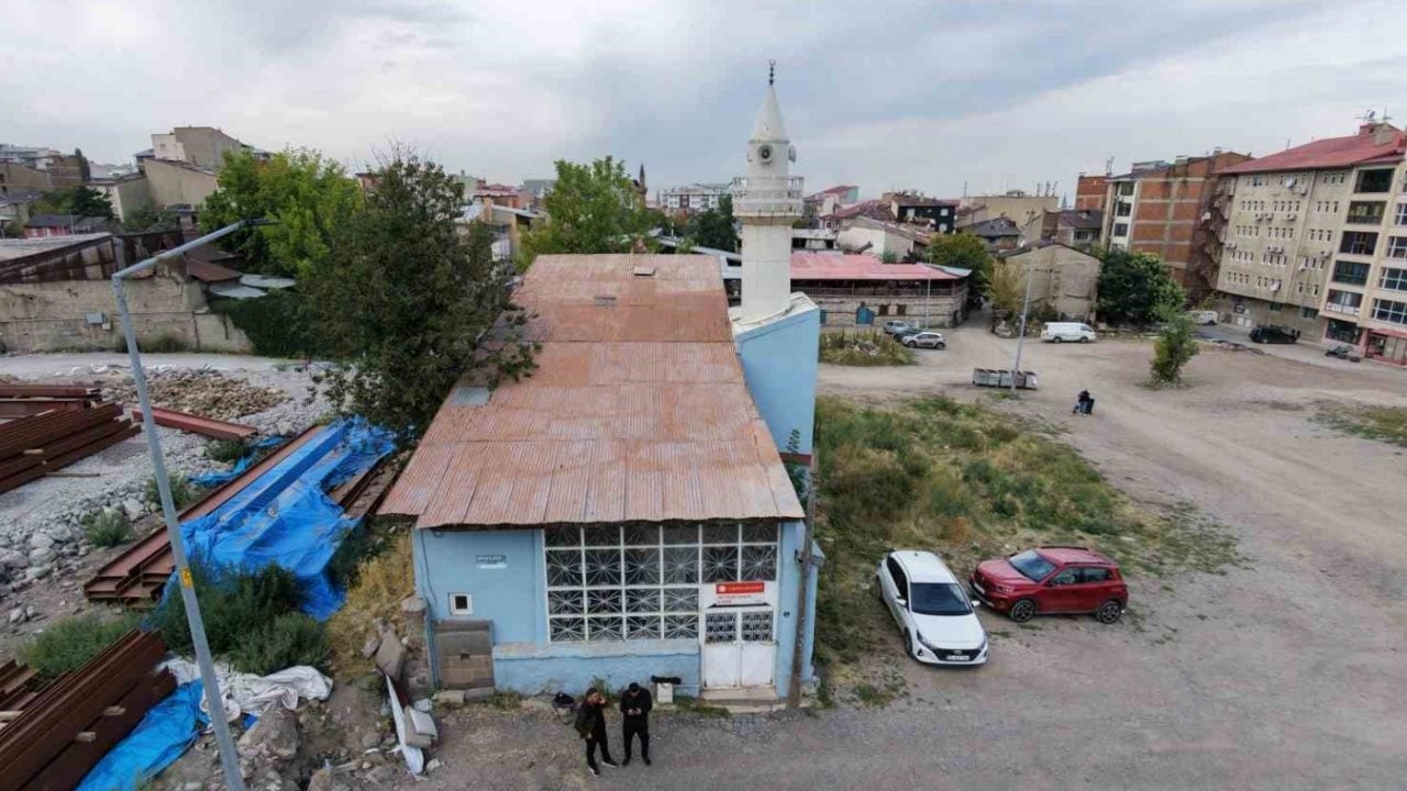 Foto - Evden bozma cami kente direniyor: 5 metrelik minaresiyle dikkat çekiyor