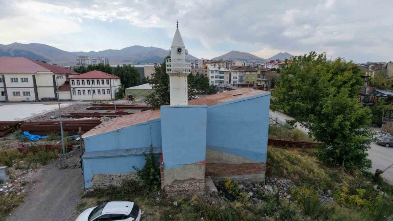 Foto - Evden bozma cami kente direniyor: 5 metrelik minaresiyle dikkat çekiyor