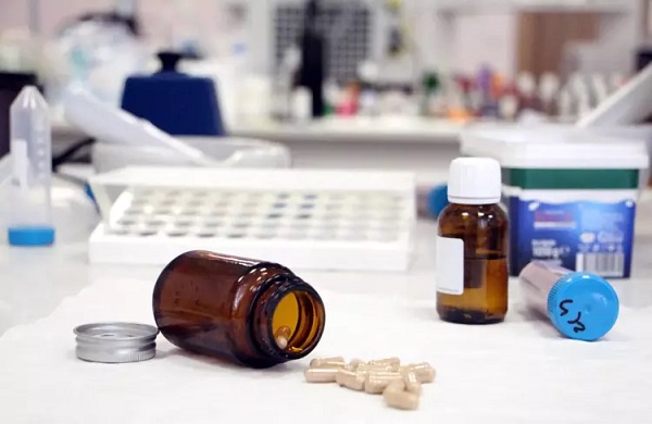 Foto - Evet, doğru okuyorsunuz! Bu parfüm sürülmüyor yutuluyor