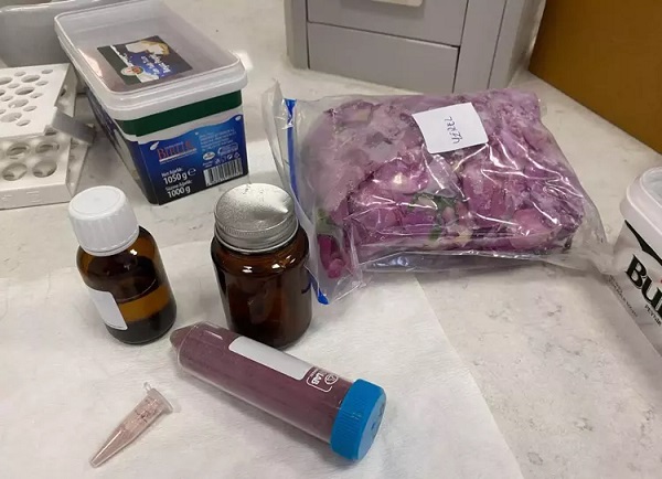 Foto - Evet, doğru okuyorsunuz! Bu parfüm sürülmüyor yutuluyor