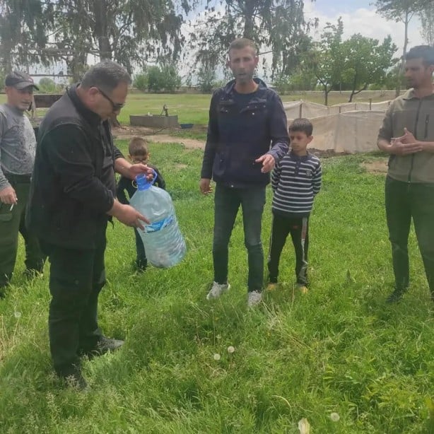 Foto - Evin bahçesinde bulunan engerek yılanı Ağrı Dağı'na bırakıldı