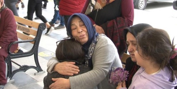 Foto - Evin salonunda korkunç cinayet! Kızı kanlar içinde buldu, son sözü yürek dağladı