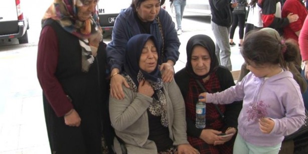 Foto - Evin salonunda korkunç cinayet! Kızı kanlar içinde buldu, son sözü yürek dağladı