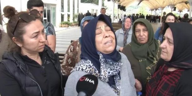 Evin salonunda korkunç cinayet! Kızı kanlar içinde buldu, son sözü yürek dağladı