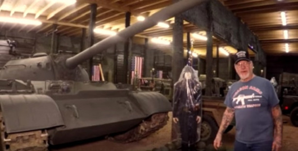 Foto - Evinde bir orduya yetecek kadar silah var!