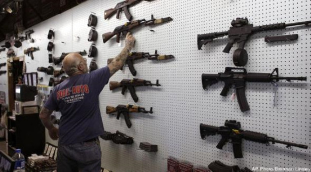 Foto - Evinde bir orduya yetecek kadar silah var!