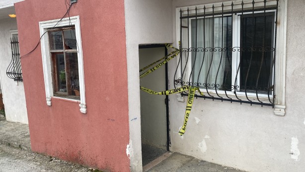 Foto - Evinde silahla başından vurulmuş halde bulundu