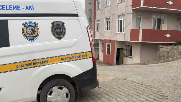 Foto - Evinde silahla başından vurulmuş halde bulundu