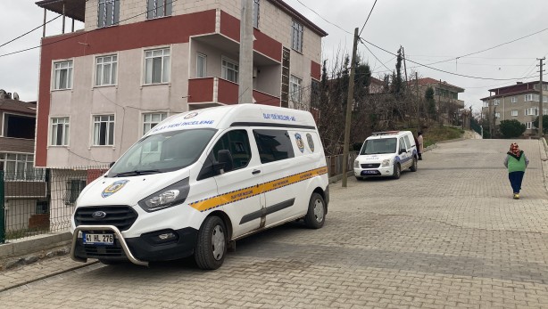 Foto - Evinde silahla başından vurulmuş halde bulundu