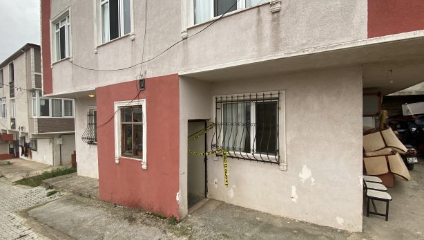 Foto - Evinde silahla başından vurulmuş halde bulundu