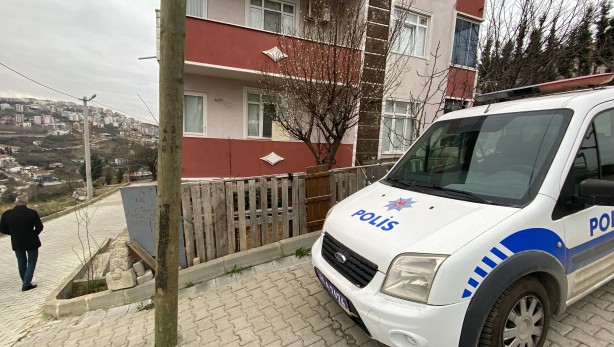 Foto - Evinde silahla başından vurulmuş halde bulundu