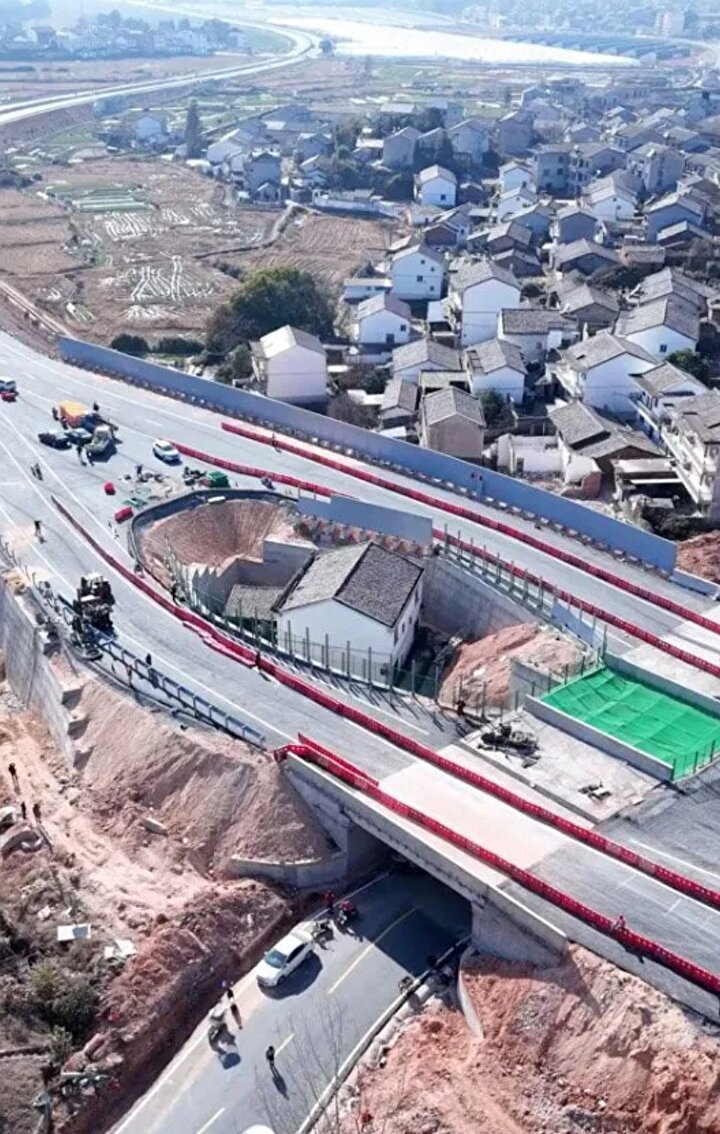 Foto - Evinden taşınmadı, hayatı kabusa döndü! Herkes bu evi görmeye gidiyor