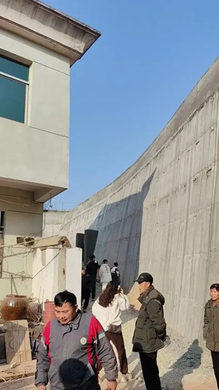 Foto - Evinden taşınmadı, hayatı kabusa döndü! Herkes bu evi görmeye gidiyor