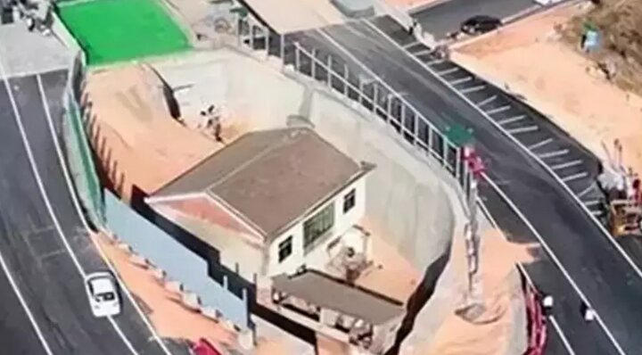 Foto - Evinden taşınmadı, hayatı kabusa döndü! Herkes bu evi görmeye gidiyor