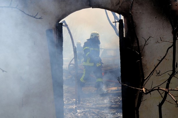 Foto - Evini ateşe verdi, gözaltına alındı