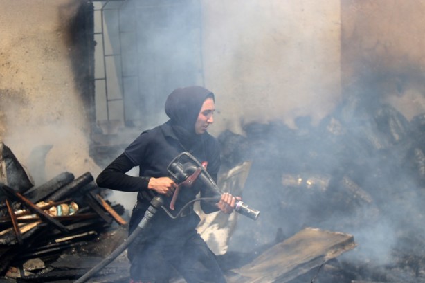 Foto - Evini ateşe verdi, gözaltına alındı