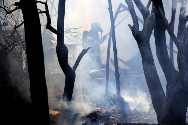 Foto - Evini ateşe verdi, gözaltına alındı