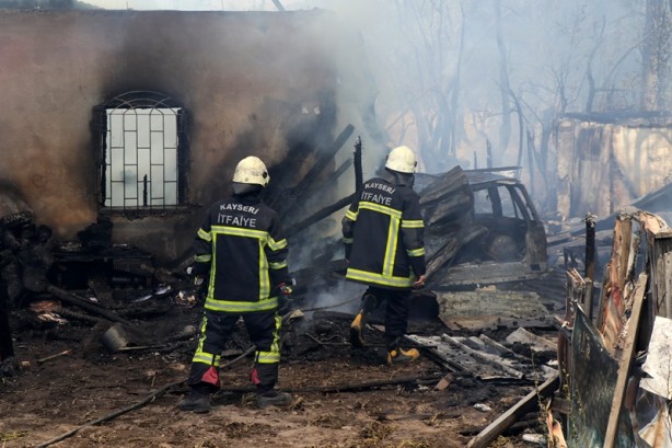 Foto - Evini ateşe verdi, gözaltına alındı
