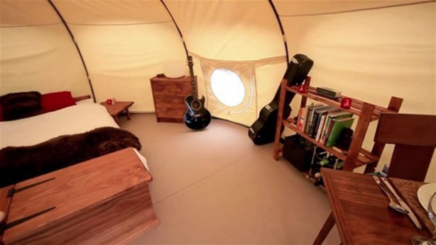 Foto - Evini sattı, çadıra yerleşti!