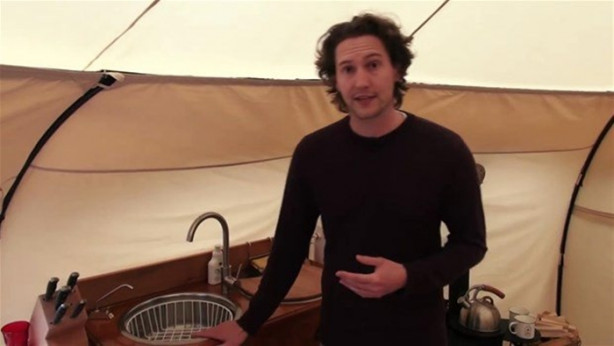 Foto - Evini sattı, çadıra yerleşti!